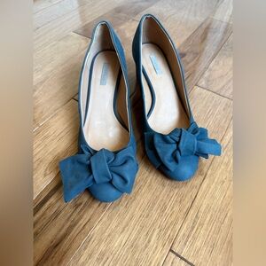 Uterque (Zara) Teal Bow Pumps.